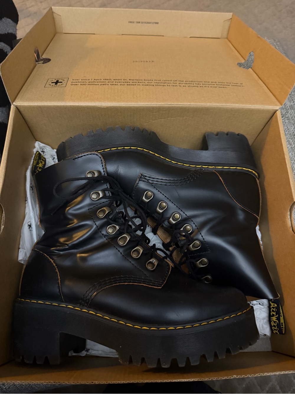 Dr. Martens Leona - Picture 3 of 6